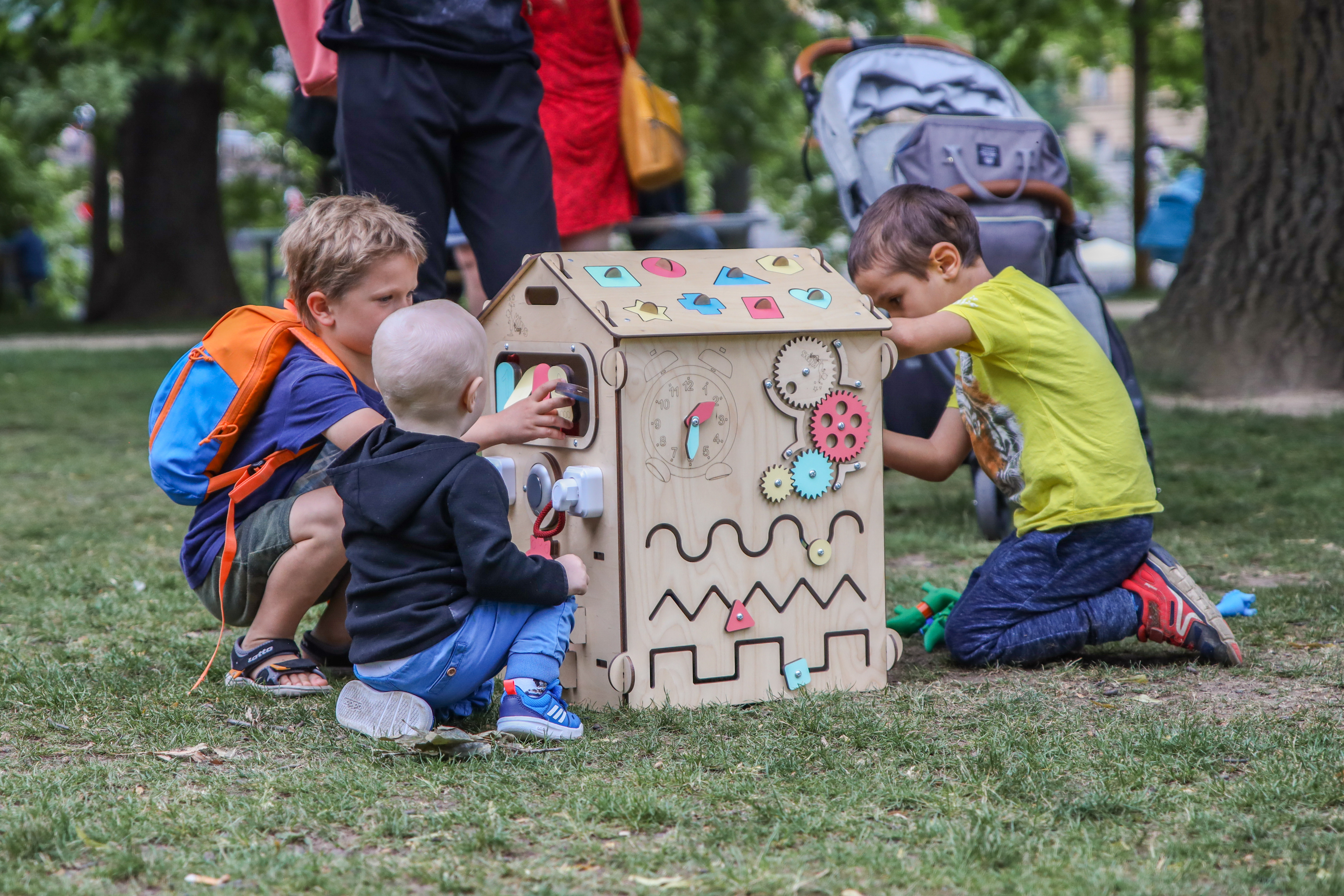 Activity board BusyKids - domeček natura